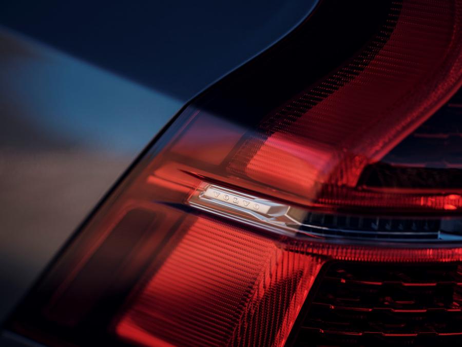 Детали экстерьера Volvo XC60 T8 AWD Recharge 2020 года  (фото 12 из 13)